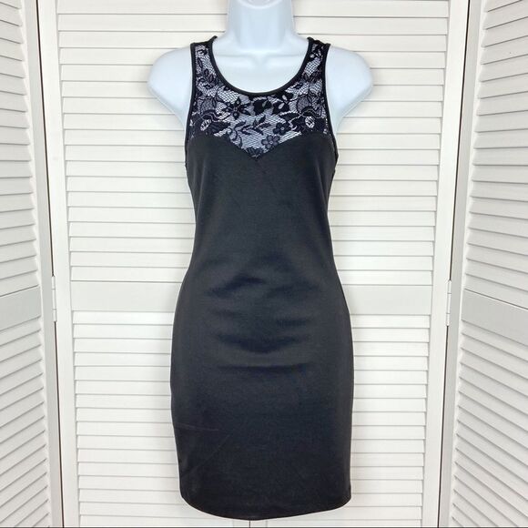 Forever 21 Dresses & Skirts - Forever 21 Sweetheart and Lace Neckline Dress SZ M